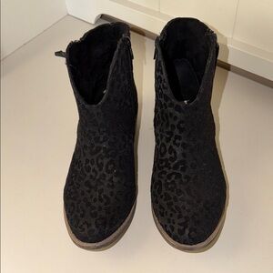 Very G Black Leopard Ankle Boots